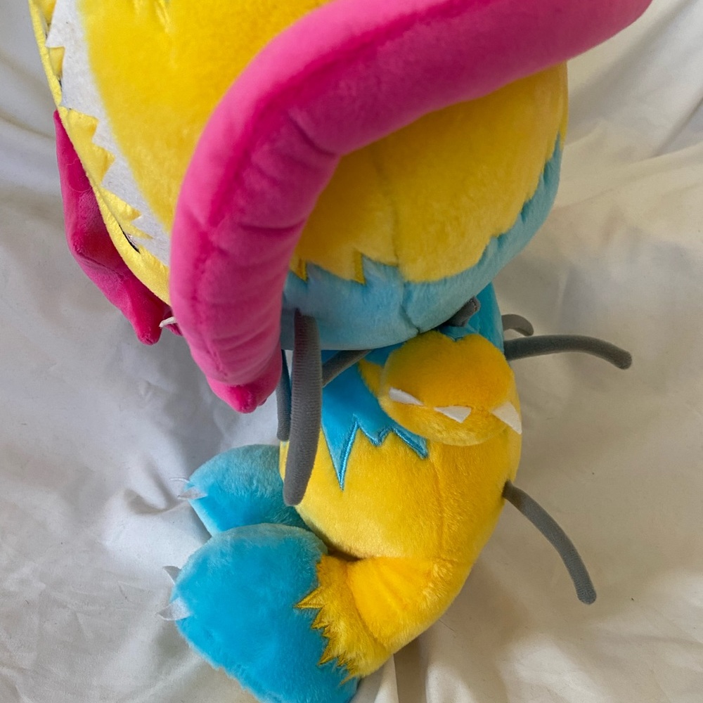 Sukamii The Starboy First Plushy - Picture 6 of 13